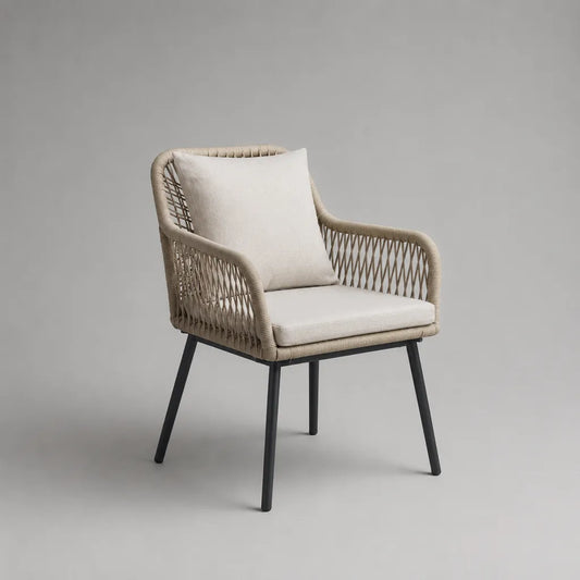 Gartenstuhl mit Armlehnen aus PE-Rattan und Stahl, Sitz- und Rückenkissen, Beige/Anthrazit, 60 × 64 × 84 cm